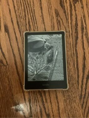 Amazon Kindle e-Reader in Black with Clear Case
